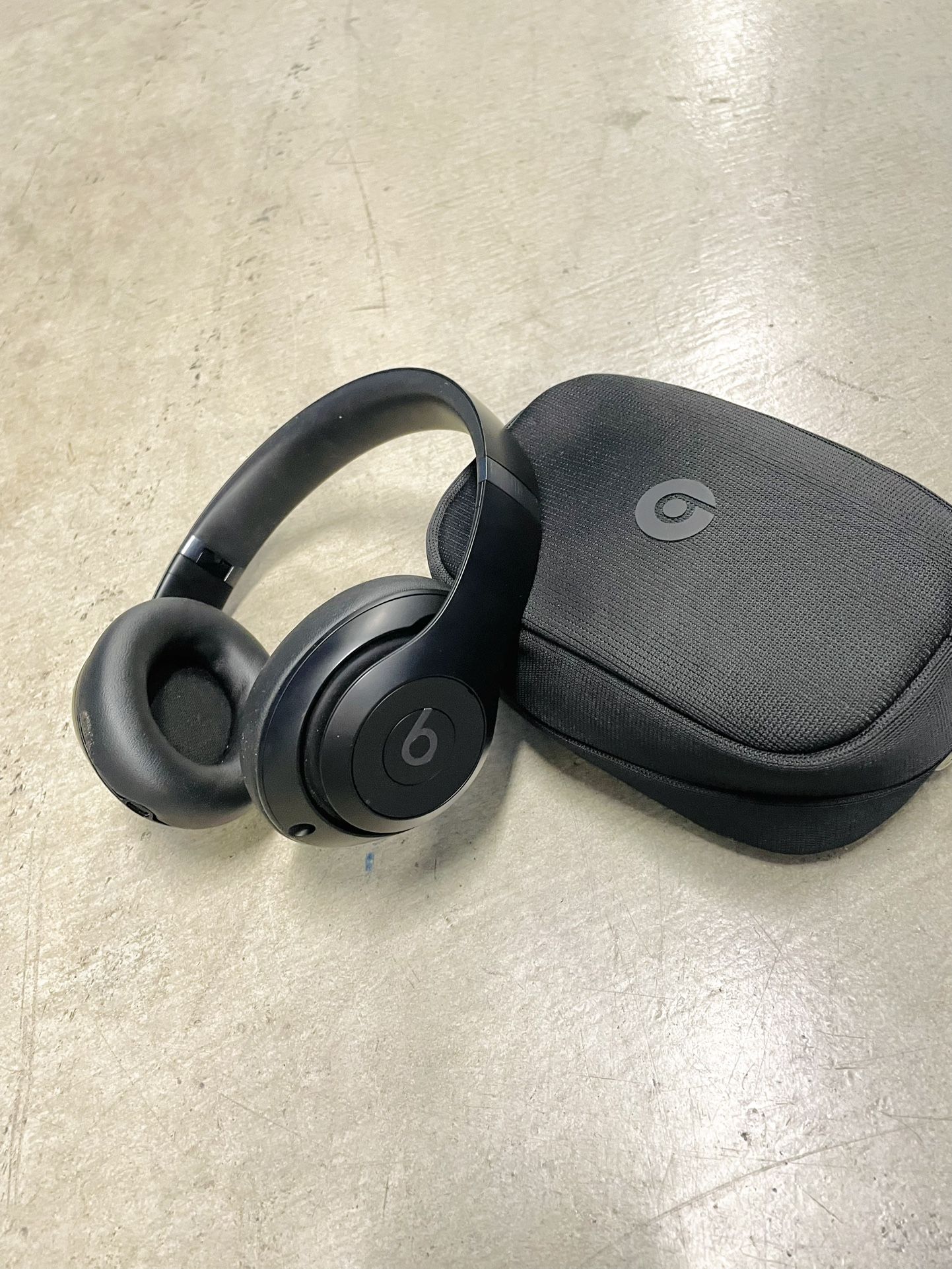 Beats Studio Pro w/ Case