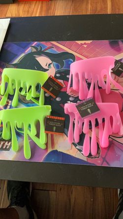 Glow in the Dark Tumbler Sleeve – Pink Drip and green drip