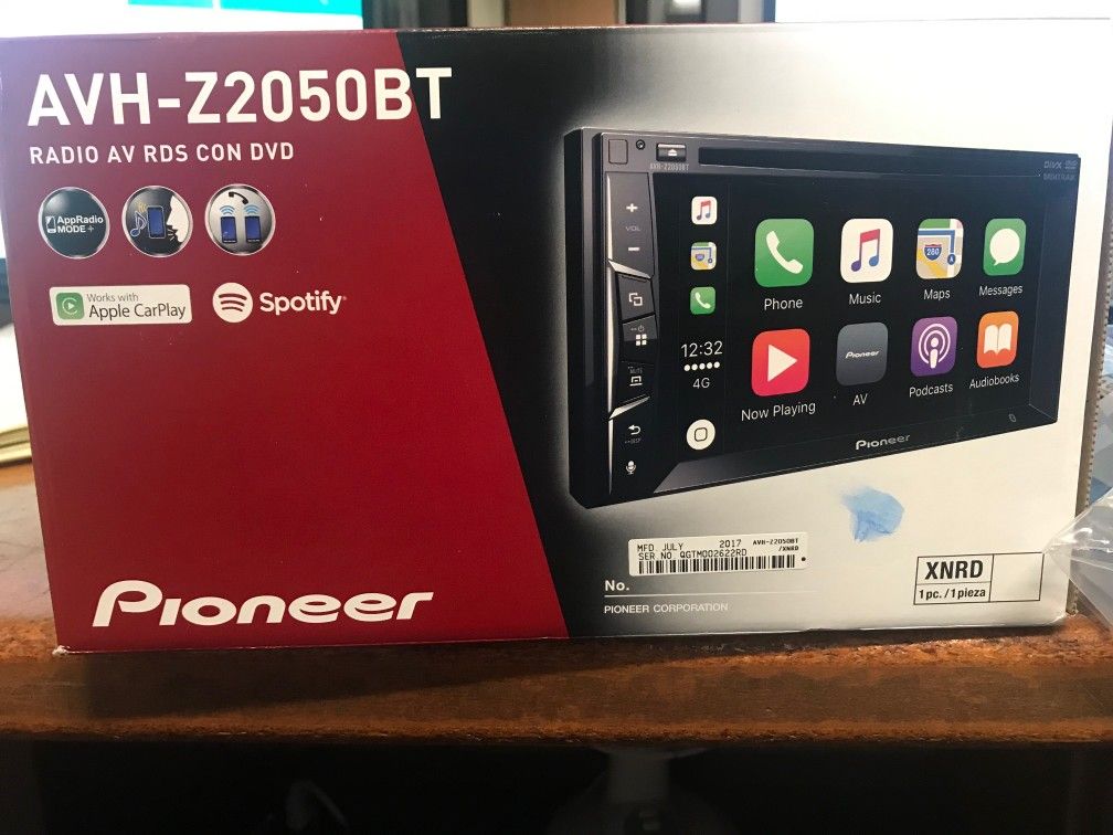 Pioneer Double Din Car Audio: AVH-Z2050BT Excellent Condition