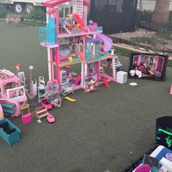 Barbies Dream House And Accessories