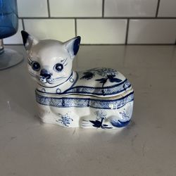 Vintage Cat Porcelain Decor 