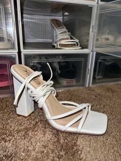 Women’s 7.5 white lace up heels