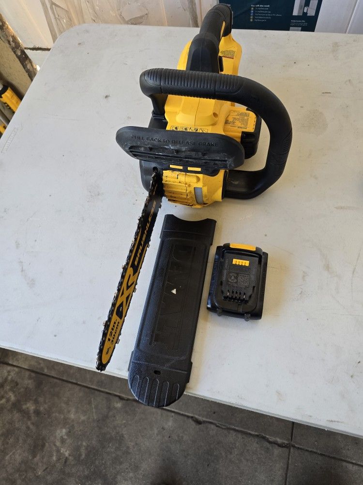 DEWALT

20V MAX 12 in. Cordless Battery Powered Chainsaw 