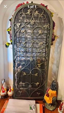 Wine cabinet