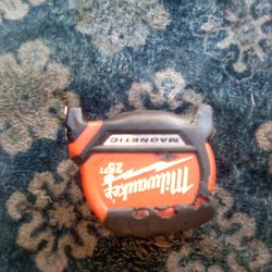 MILWAUKEE 25 FT. MAGNETIC TAPE MEASURE