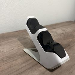 Bionik - Bionik BNK-9067 PS5 Power Stand - Dual Controller Dock Charge Stand (White)