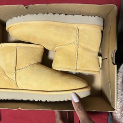 Yellow Short Uggs 
