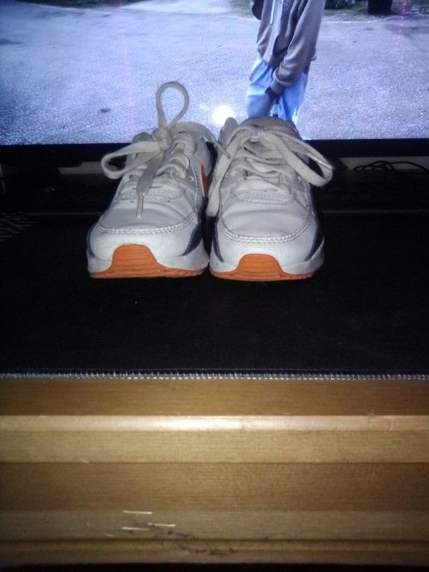 Selling Nike Air Max's