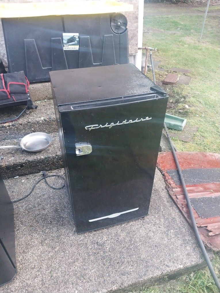 Frigidaire Mini Fridge
