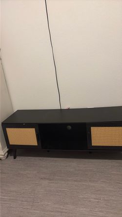 Tv and tv stand set