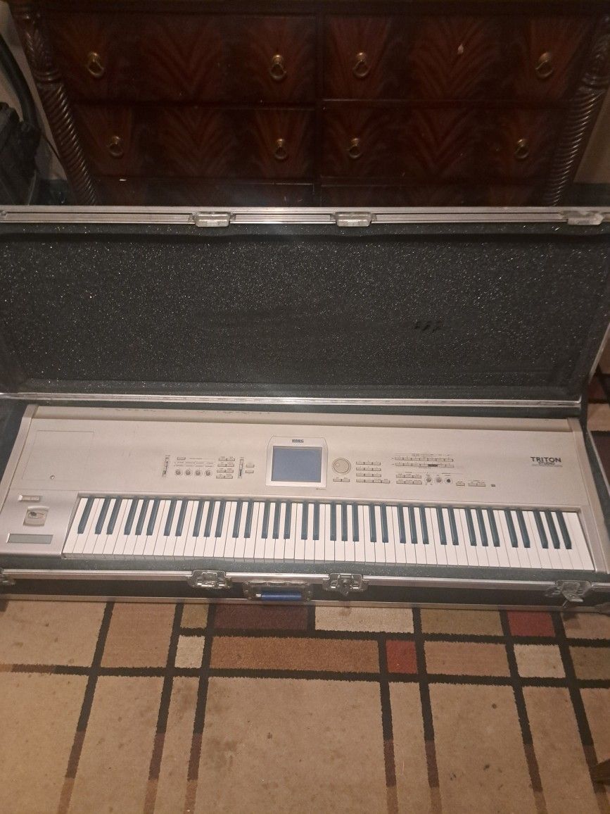 Moving Sale Must Go (contact info removed)