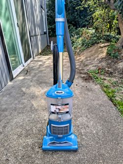 SHARK  UPRIGHT  VACUUM