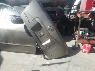 02-04 nissan altima trunk lid