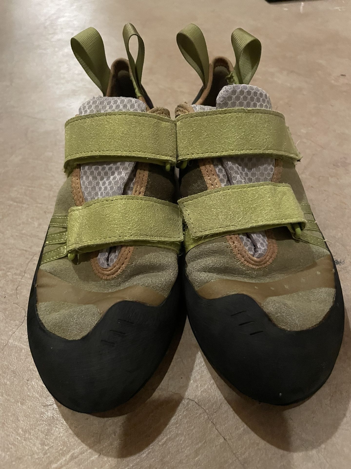 Butora Rock Climbing Shoes