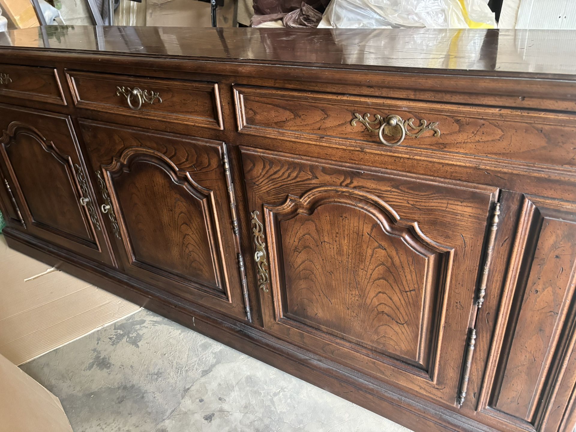 Henredon Dresser / Buffet, Solid Wood, Lots Of Storage Space