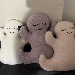 Ghost pillows