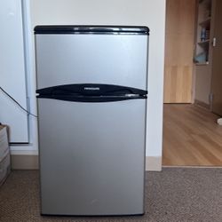 Mini Fridge/freezer