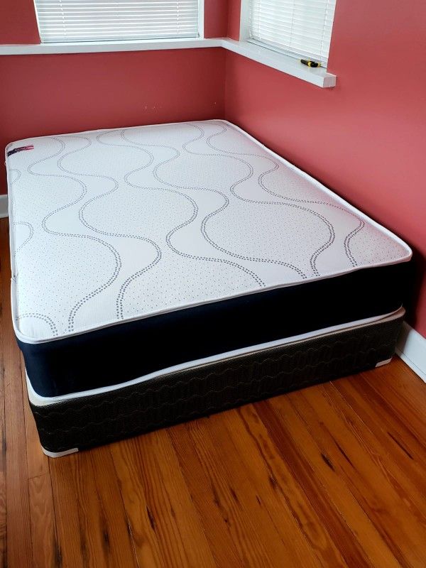 NEW FULL-SIZE MATTRESS AND BOX SPRING - 2PC