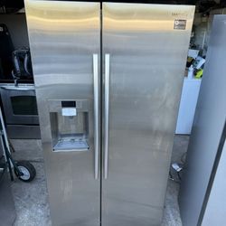 Samsung Refrigerator Counter Depth 36”W 70”H Everything Works Good