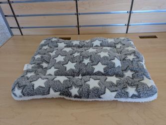 Mira pet bed for dog or cat 15x19 in washable and 2 sided