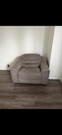 Recliner FREEE!!! MUST POCK IP TODAY!
