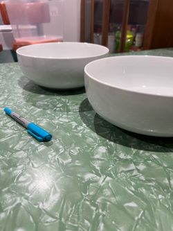 Two large porcelain NEW serving bowls salad pasta family dinner party mashed potatoes