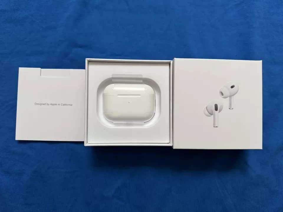 Air Pods, New Amazing Condition, 90 Dallors