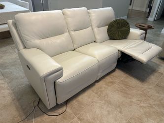 City Furniture Power Reclining Sofa – Ivory | Excellent Condition