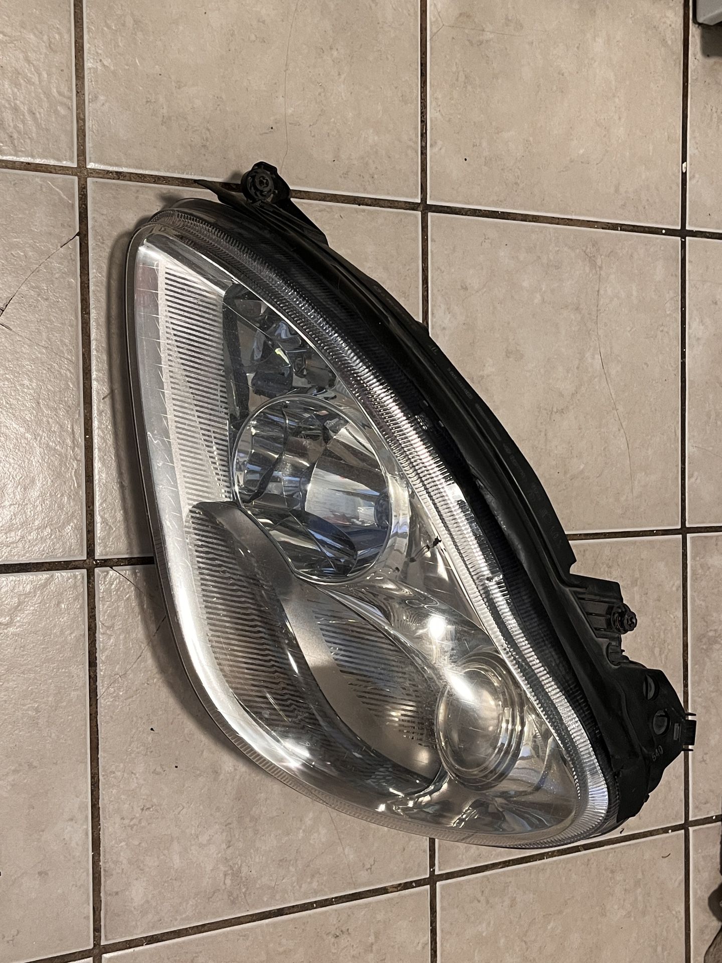 Mercedes Benz Right Head Light (Looking Straight On)