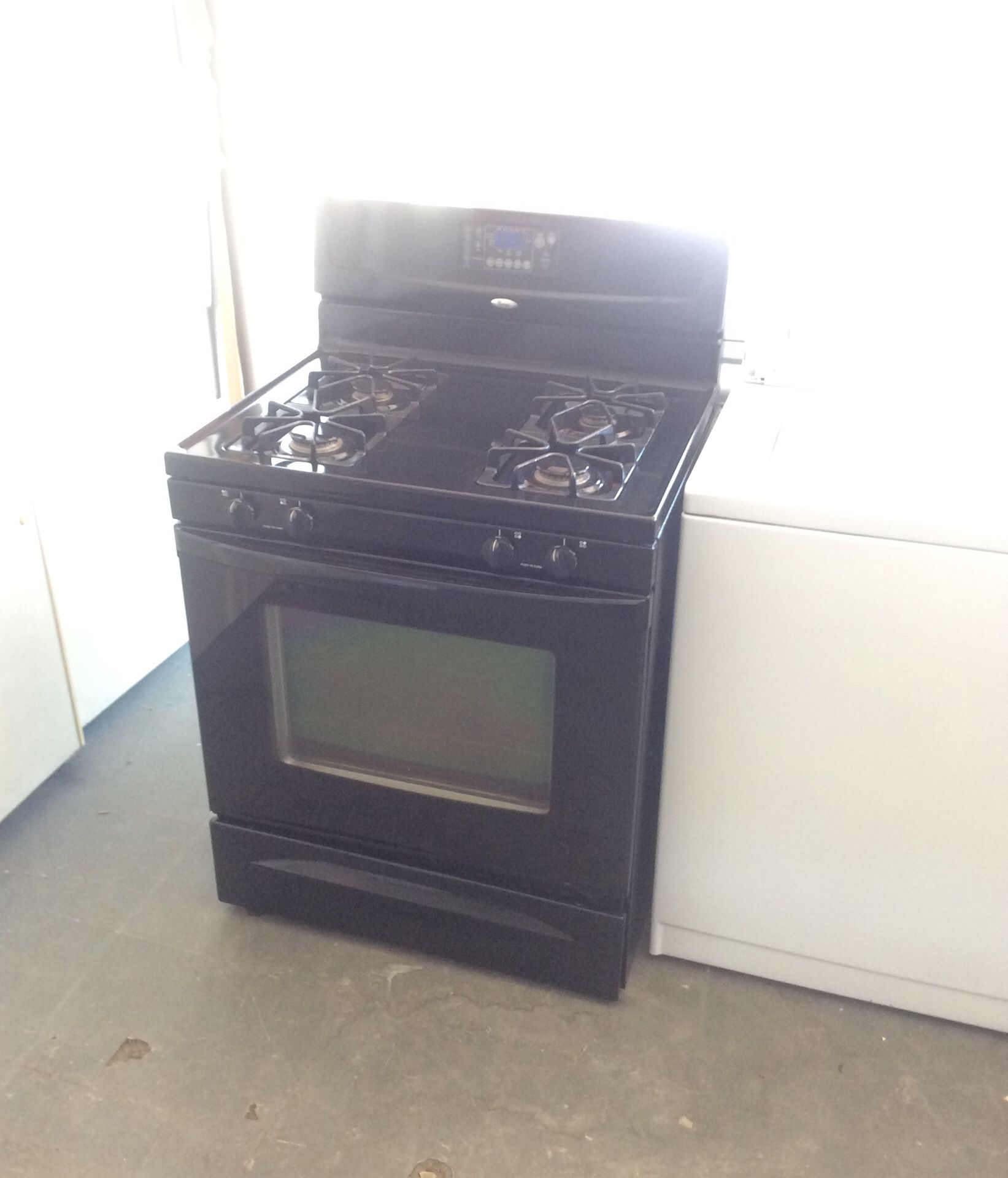 Whirlpool, gas, self cleaning oven, black four Burner oven