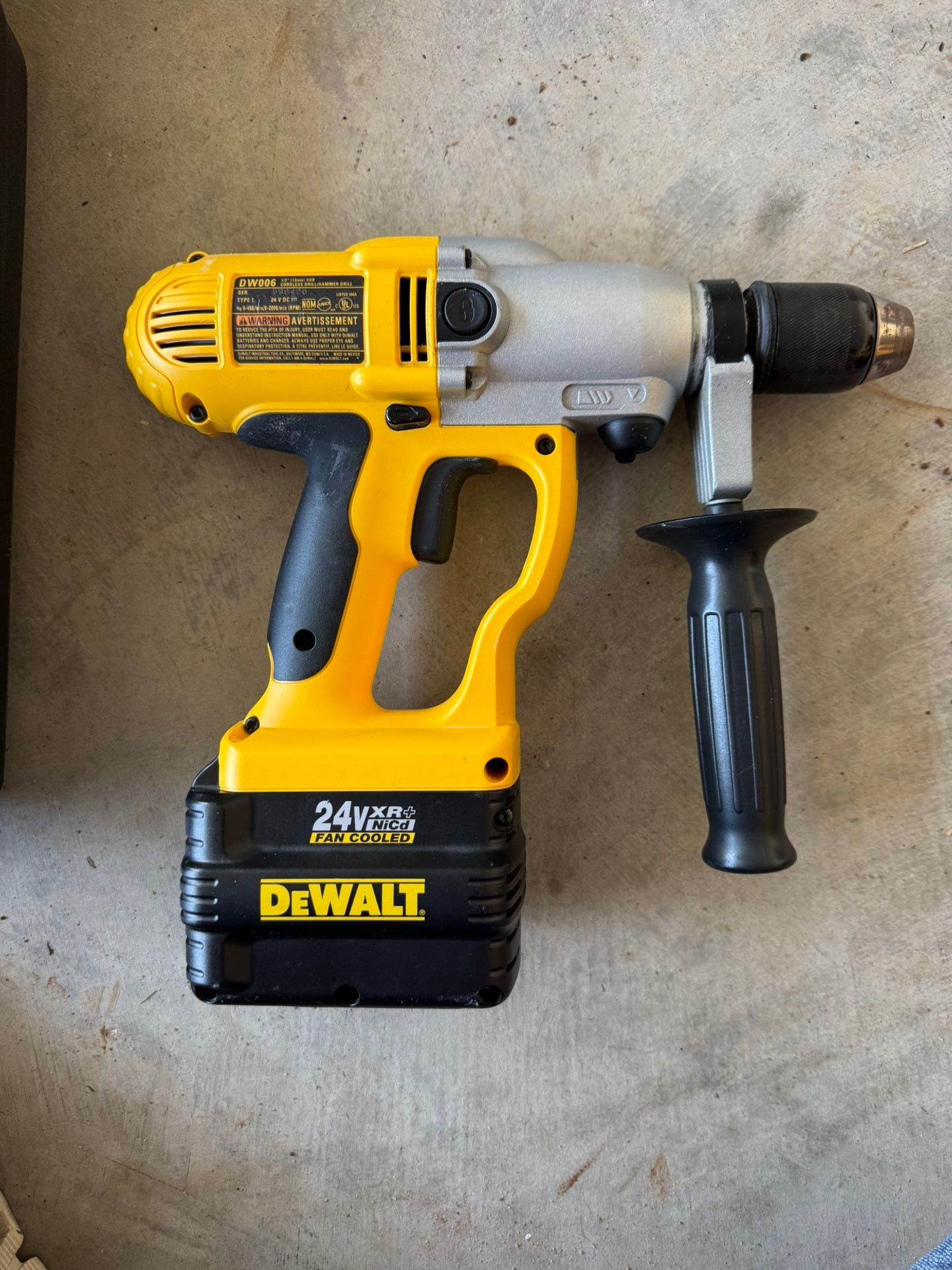 LIKE NEW Dewalt 1/2” Cordless Drill/Hammer Drill