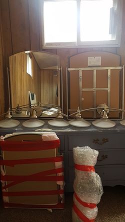 Mirror and vanity set