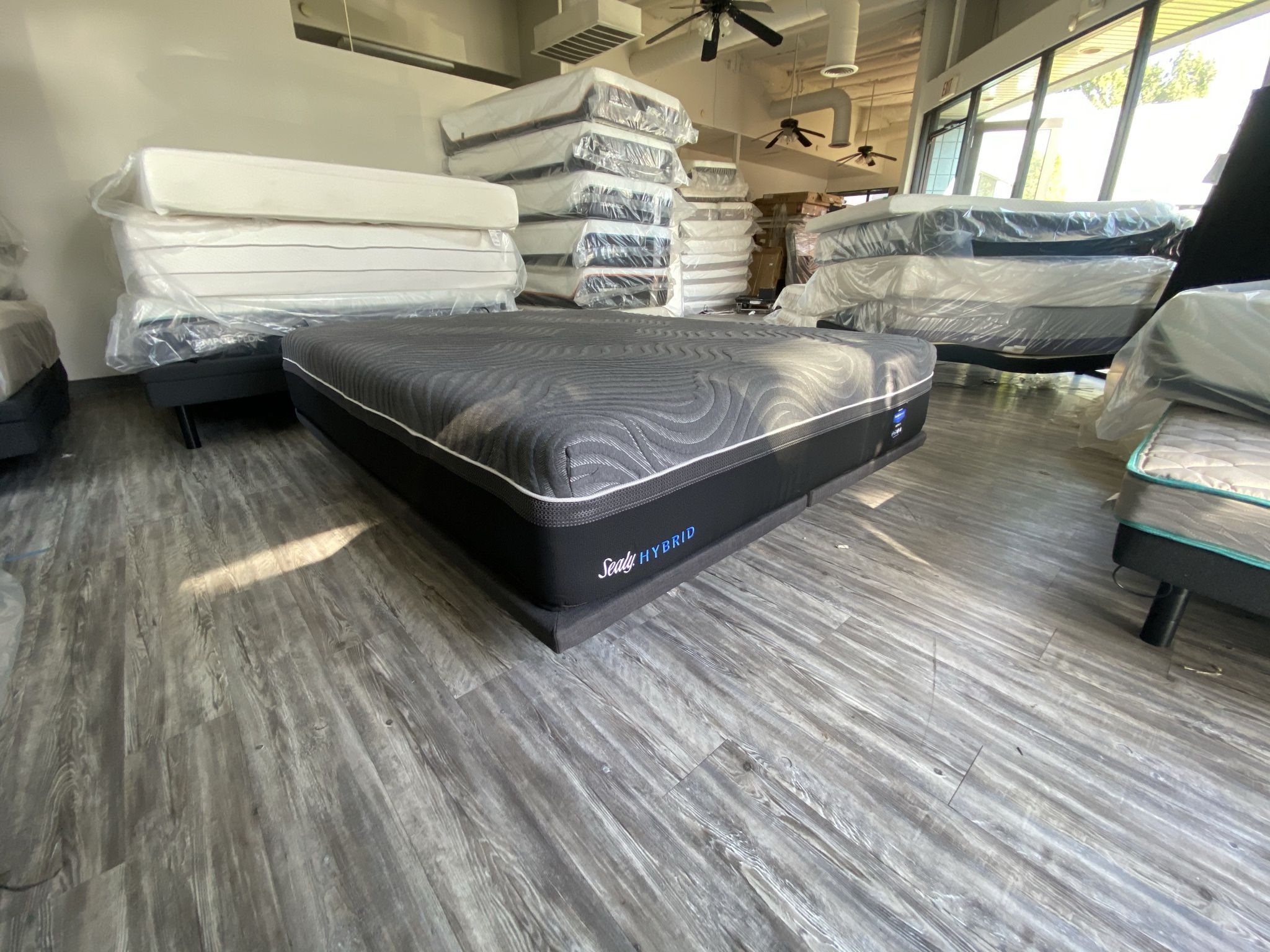 Sealy Hybrid Gold Chill Ultra Plush Cal King Mattress
