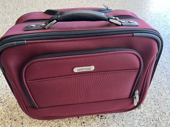 Kenneth Cole Carry On Suit Case
