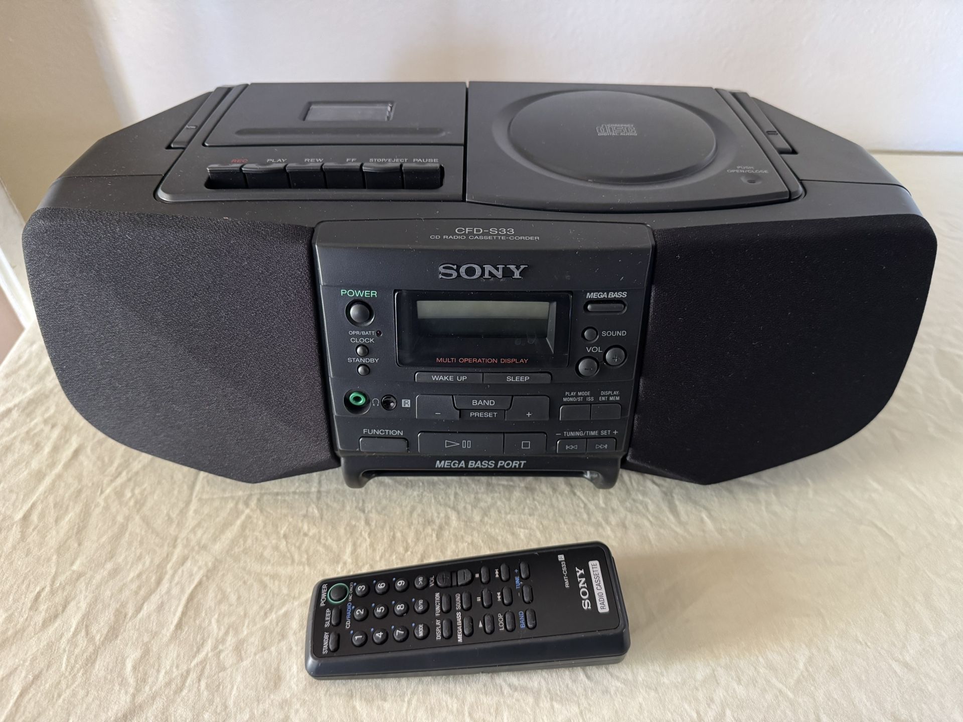 Sony CFD-S33 portable boombox CD player, AM/FM radio, and cassette recorder with Mega Bass sound with Remote