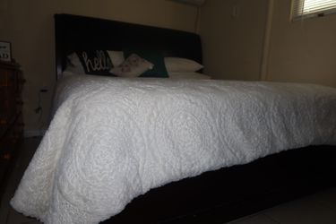 King size Bet Full Set ( Bernhardt Furniture)