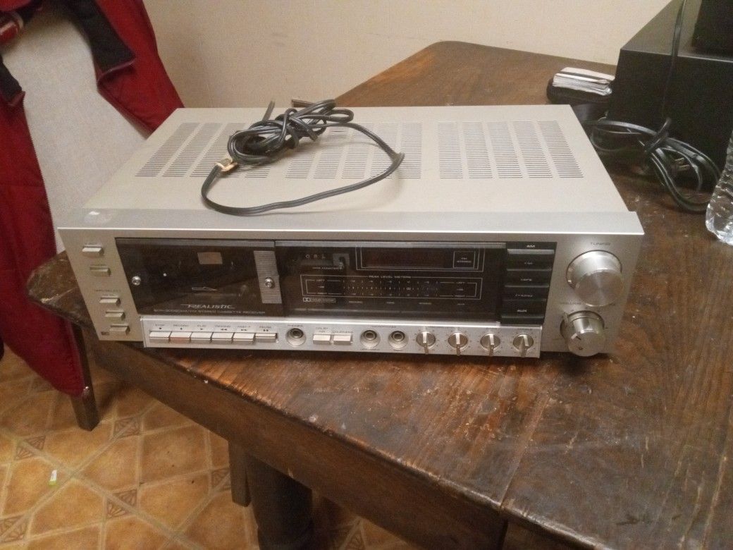 REALISTIC SCR 3000 RECEIVER / CASSETTE RECORDER -FOR REBUILD OR PARTS