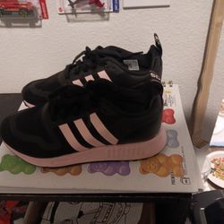 Adidas Trainers For Youth Size 5