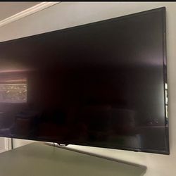 Samsung HD TV 55” Includes Apple Tv Box - $ 330.00