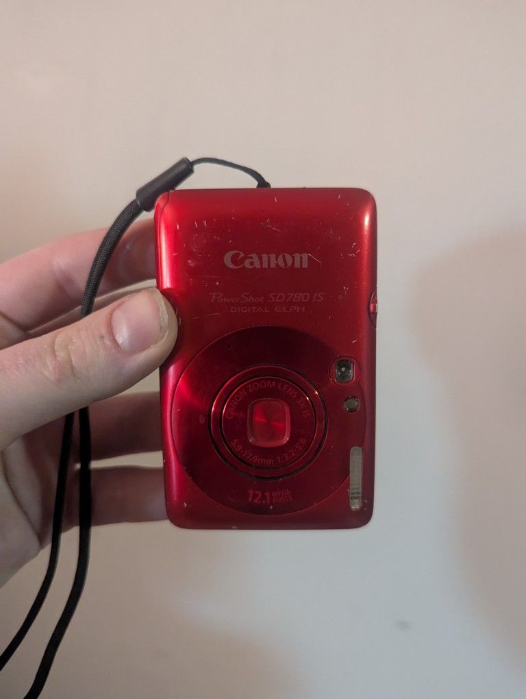 Canon PowerShot SD780IS 12.1 MP Digital Camera