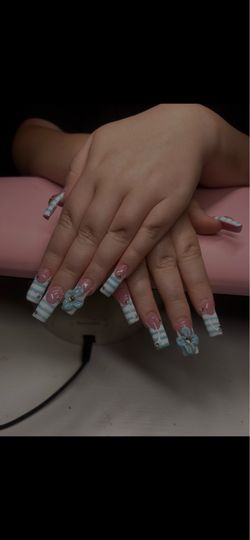 nails