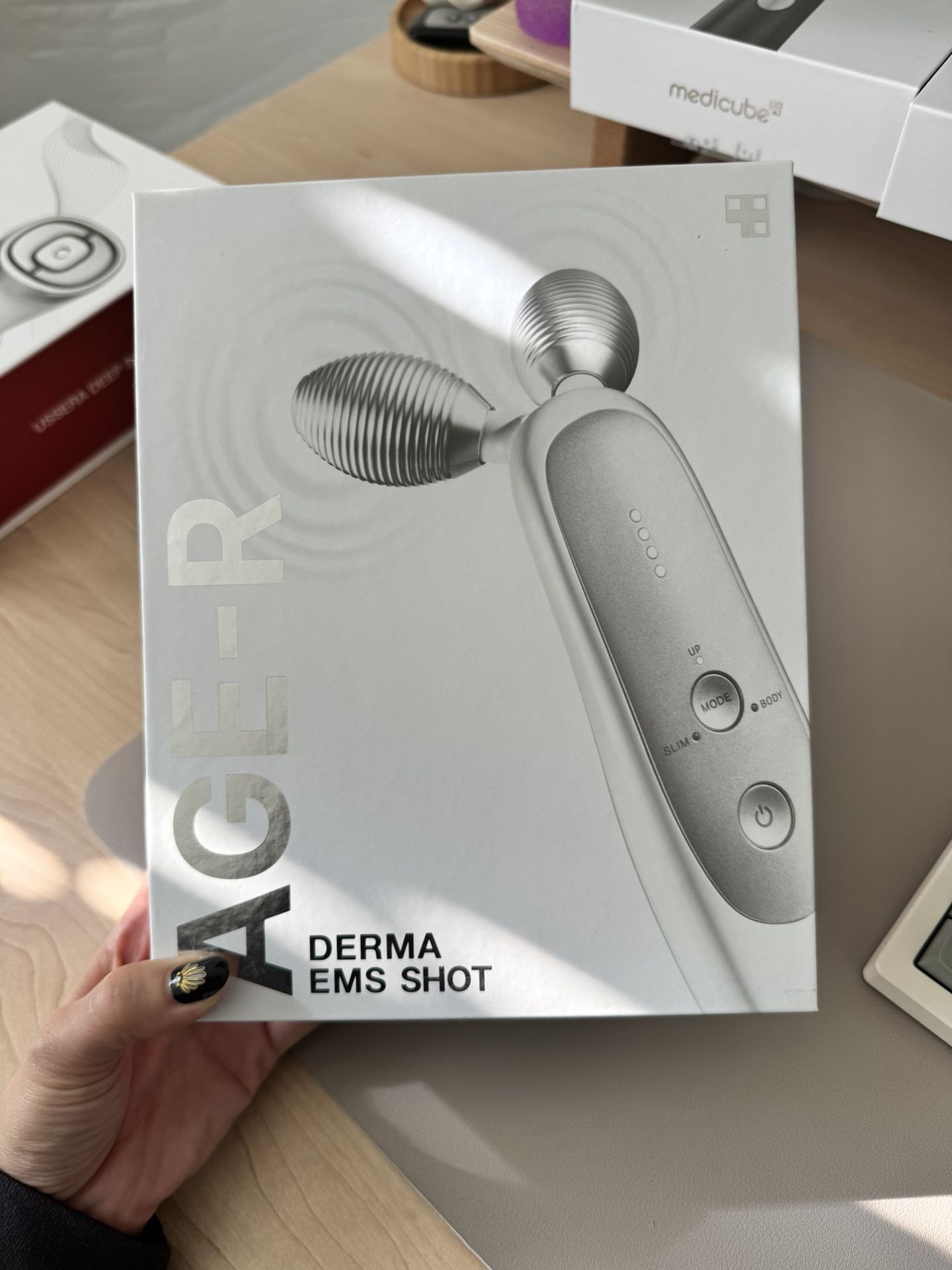 Medicube - AGE-R Derma EMS Shot