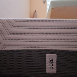 Excellent Condition 10" Memory Foam King Mattress