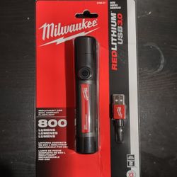 Milwaukee 800 Lumens LED USB Rechargeable HP Fixed Focus Flashlight 🩸FIRM PRICE🩸