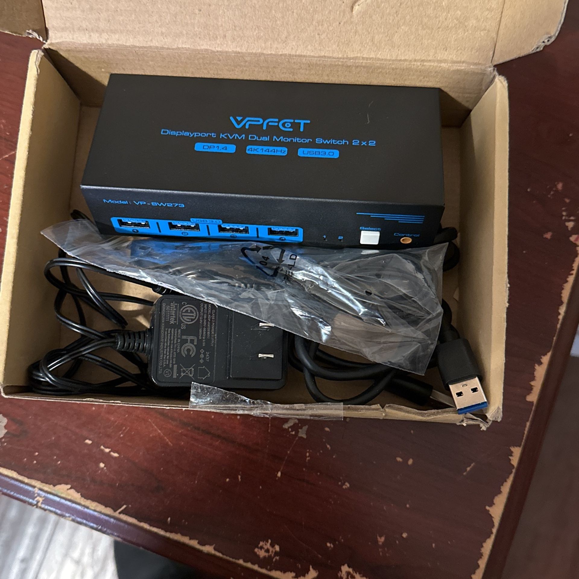 Display port KVM dual monitor switch