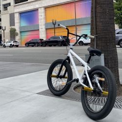 White Elitebmx Bmx Bike 20in Wheel Gold Pegs