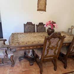 Dining Room Table Set Seated For 6!