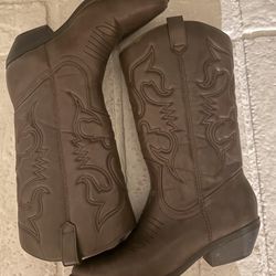 Women’s Boots Size 8