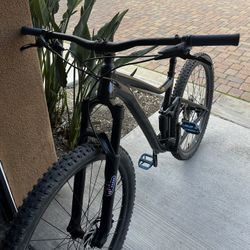Giant Stance MEDUIM mountain bike