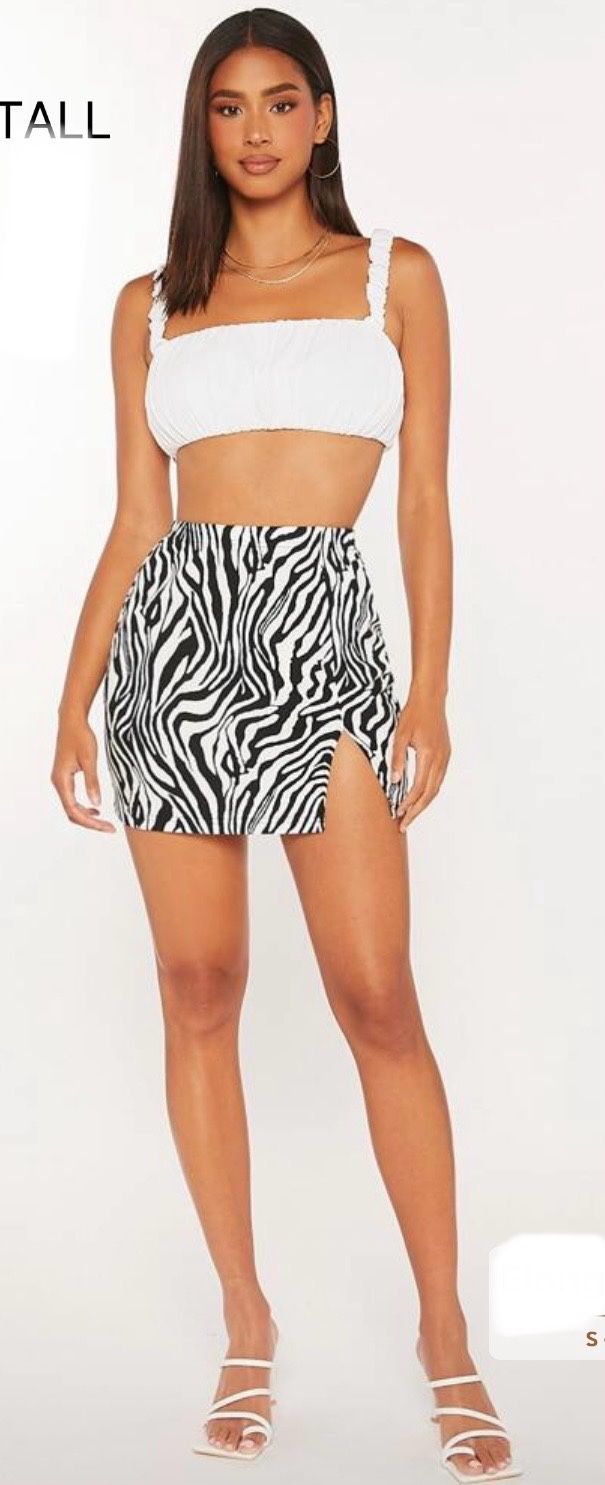 SHEIN Zebra Striped Split Hem Skirt Chic zebra striped skirt with a stylish split hem. Ideal for a trendy outfit.